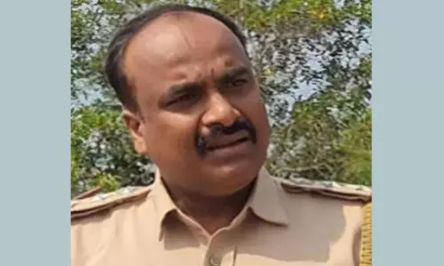 കൈക്കൂലി വാങ്ങുന്നതിനിടെ പൊലീസ് ഇൻസ്പെക്ടർ അറസ്റ്റിൽ കൈക്കൂലി വാങ്ങുന്നതിനിടെ പൊലീസ് ഇൻസ്പെക്ടർ അറസ്റ്റിൽ