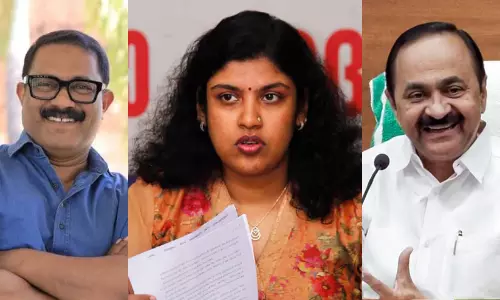 കെ.എം. ഷാജിക്കും വി.ഡി. സതീശനുമെതിരെ ചിന്ത ജെറോം: ‘സ്പോൺസർമാരോട് ബി.പി.എൽ കുടുംബങ്ങൾക്ക് ഇൻവെർട്ടർ വാങ്ങി നൽകാൻ പറയണം’ കെ.എം. ഷാജിക്കും വി.ഡി. സതീശനുമെതിരെ ചിന്ത ജെറോം: ‘സ്പോൺസർമാരോട് ബി.പി.എൽ കുടുംബങ്ങൾക്ക് ഇൻവെർട്ടർ വാങ്ങി നൽകാൻ പറയണം’