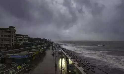 ‘അർണബ്’ ചുഴലിക്കാറ്റാകില്ല; ഒഡിഷ–ആന്ധ്ര തീരത്തേക്ക് ആഴത്തിലുള്ള ന്യൂനമർദ്ദം, കനത്ത മഴ മുന്നറിയിപ്പ് ‘അർണബ്’ ചുഴലിക്കാറ്റാകില്ല; ഒഡിഷ–ആന്ധ്ര തീരത്തേക്ക് ആഴത്തിലുള്ള ന്യൂനമർദ്ദം, കനത്ത മഴ മുന്നറിയിപ്പ്