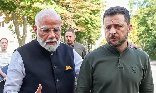 ‘ഇന്ത്യ റഷ്യയുമായുള്ള എണ്ണ വ്യാപാരം നിർത്തണം’; യുക്രെയ്ൻ യുദ്ധം അവസാനിപ്പിക്കാൻ സമ്മർദവുമായി സെലെൻസ്കി ‘ഇന്ത്യ റഷ്യയുമായുള്ള എണ്ണ വ്യാപാരം നിർത്തണം’; യുക്രെയ്ൻ യുദ്ധം അവസാനിപ്പിക്കാൻ സമ്മർദവുമായി സെലെൻസ്കി