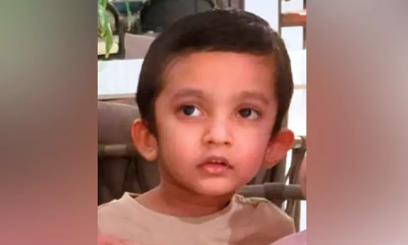 നാലുവയസ്സുകാരനെ പാർക്കിൽ മരിച്ചനിലയിൽ കണ്ടെത്തി നാലുവയസ്സുകാരനെ പാർക്കിൽ മരിച്ചനിലയിൽ കണ്ടെത്തി