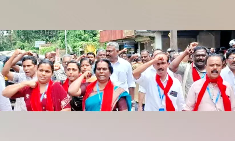 പൂതാടിയിൽ ഇടതുഭരണം തുടരും; യു.ഡി.എഫ് തന്ത്രങ്ങൾ പാളി: അവിശ്വാസം പരാജയപ്പെട്ടു പൂതാടിയിൽ ഇടതുഭരണം തുടരും; യു.ഡി.എഫ് തന്ത്രങ്ങൾ പാളി: അവിശ്വാസം പരാജയപ്പെട്ടു