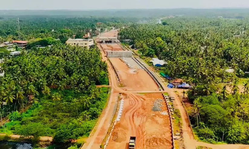 കണ്ണൂർ ബൈപാസ് പ്രവൃത്തി എന്നു തീരും?; പലയിടത്തും നിർമാണം പാതിവഴിയിൽ നിലച്ചു കണ്ണൂർ ബൈപാസ് പ്രവൃത്തി എന്നു തീരും?; പലയിടത്തും നിർമാണം പാതിവഴിയിൽ നിലച്ചു