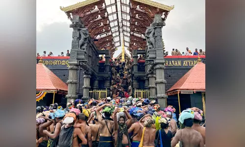 ശബരിമലയിൽ സ്വർണക്കിരീടം കാണാതായിട്ടില്ല; സ്ട്രോങ് റൂമിൽ ഭദ്രമെന്ന് തിരുവാഭരണം കമീഷണർ