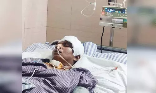 കാറിടിച്ച് തെറിപ്പിച്ച യുവതി നാടിന്റെ കനിവ് തേടുന്നു