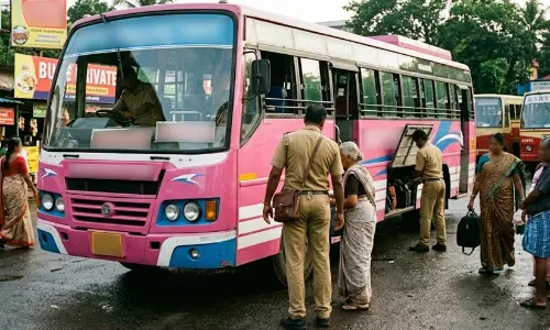 നന്മയുടെ ഡബിൾ ബെല്ലടിച്ച് ബസ് ജീവനക്കാർ
