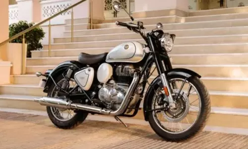 പ്രീമിയം ലുക്കിൽ റോയൽ എൻഫീൽഡ്; ക്ലാസിക് 350 സിഗ്നേച്ചർ വൈറ്റ് എഡിഷൻ വിപണിയിൽ