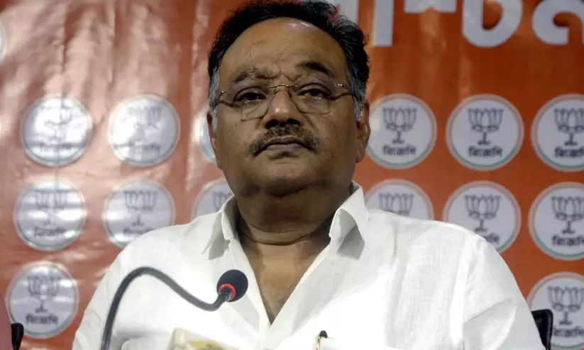 ‘ഗ്യാനേഷ് കുമാറിന് പത്മഭൂഷൺ നൽകി ആദരിക്കണം’; രാജ്യവ്യാപക പ്രതിഷേധത്തിനിടെ മുഖ്യ തെരഞ്ഞെടുപ്പ് കമീഷണറെ പിന്തുണച്ച് ബിജെപി ‘ഗ്യാനേഷ് കുമാറിന് പത്മഭൂഷൺ നൽകി ആദരിക്കണം’; രാജ്യവ്യാപക പ്രതിഷേധത്തിനിടെ മുഖ്യ തെരഞ്ഞെടുപ്പ് കമീഷണറെ പിന്തുണച്ച് ബിജെപി