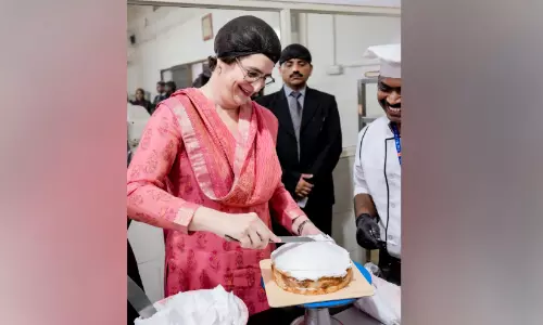 ക​ൽ​പ​റ്റ കി​ൻ​ഫ്ര പാ​ർ​ക്ക് സ​ന്ദ​ർ​ശി​ച്ച് വയനാട് എം.​പി  പ്രി​യ​ങ്ക ഗാ​ന്ധി