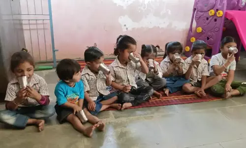 ഗുജറാത്തിൽ അമുൽ പാൽ തർക്കം രൂക്ഷം; 5,500 അങ്കണവാടി കുട്ടികൾക്ക് പാൽ ലഭിച്ചില്ല