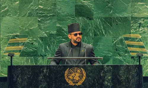 Nepal Prime Minister Balendra Shah in Dhaka topi and sunglasses addressing the UN General Assembly.