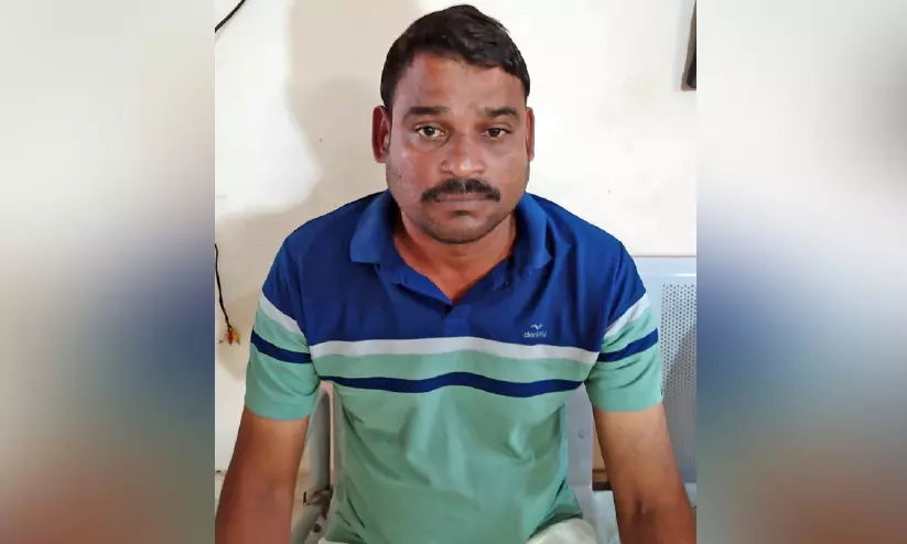 ട്രെയിനിൽ യാത്രക്കാരുടെ മാല കവർന്ന കേസ്; 22 വർഷത്തിനുശേഷം പ്രതി പിടിയിൽ ട്രെയിനിൽ യാത്രക്കാരുടെ മാല കവർന്ന കേസ്; 22 വർഷത്തിനുശേഷം പ്രതി പിടിയിൽ