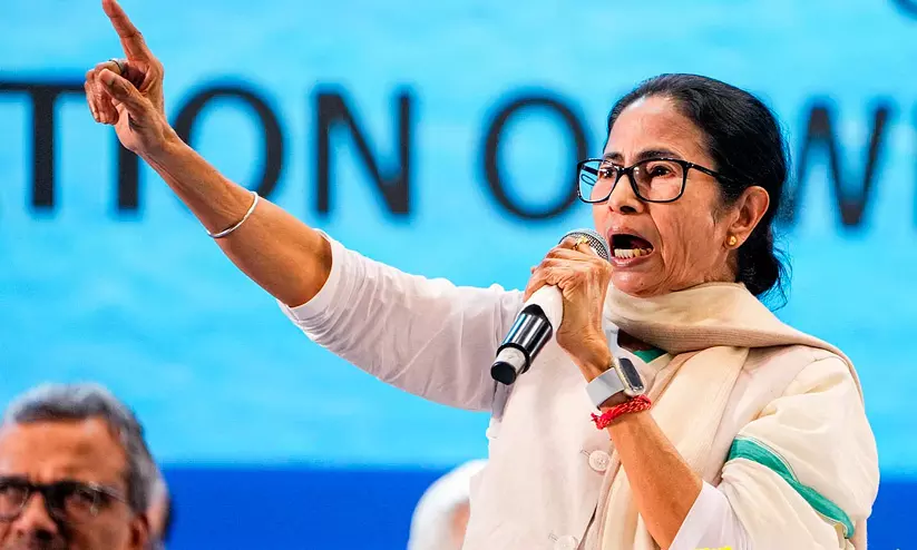 ഗ്യാനേഷ് കുമാറല്ല, വാനിഷ് കുമാർ; മുഖ്യ തെരഞ്ഞെടുപ്പ് കമീഷണറെ കടന്നാക്രമിച്ച് മമതാ ബാനർജി ഗ്യാനേഷ് കുമാറല്ല, വാനിഷ് കുമാർ; മുഖ്യ തെരഞ്ഞെടുപ്പ് കമീഷണറെ കടന്നാക്രമിച്ച് മമതാ ബാനർജി
