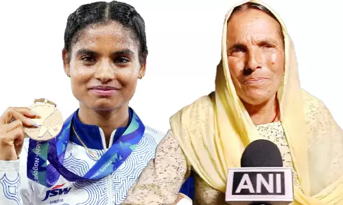 അ​വ​ള് ജ​പ്പാ​നി​ലാ; സീ​മ​യു​ടെ ക​ള്ളം അ​മ്മ ടി.​വി​യി​ൽ പി​ടി​ച്ചു