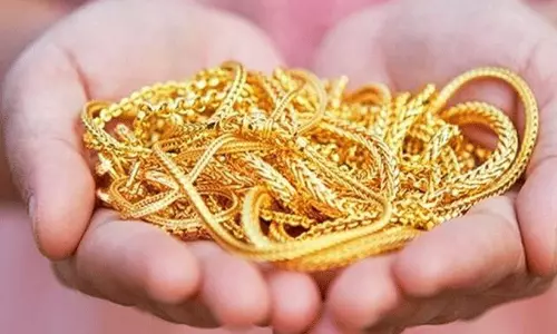 മോ​ഷ​ണംപോ​യ 15 പ​വ​ൻ വീ​ടി​ന്റെ ഗേ​റ്റി​ൽ