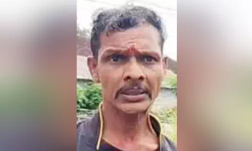 സ്കൂൾ ജീവനക്കാരിയെ വെട്ടിക്കൊല്ലാൻ ശ്രമം; ഭർത്താവ് അറസ്റ്റിൽ സ്കൂൾ ജീവനക്കാരിയെ വെട്ടിക്കൊല്ലാൻ ശ്രമം; ഭർത്താവ് അറസ്റ്റിൽ