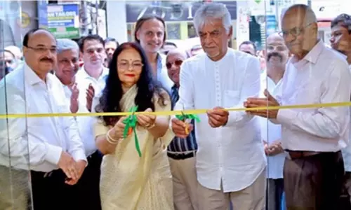 ‘ചരഗ് ദിൻ’ ഫാഷൻ സ്റ്റോർ ഉദ്ഘാടനം ‘ചരഗ് ദിൻ’ ഫാഷൻ സ്റ്റോർ ഉദ്ഘാടനം
