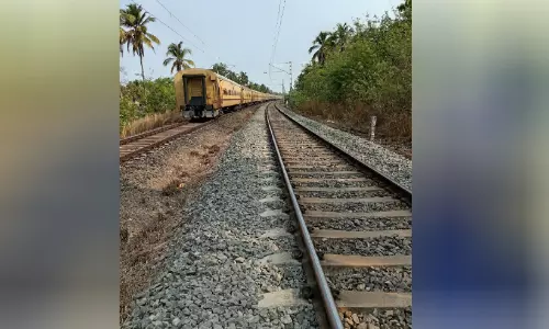 പാളങ്ങൾ കൂടുന്നു; കുടുംബങ്ങൾ കുടിയൊഴിപ്പിക്കൽ ഭീഷണിയിൽ