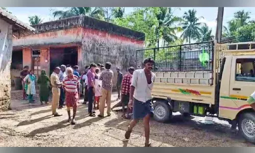ചത്ത പശുവിനെ മാർക്കറ്റിൽ വിൽക്കാൻ ശ്രമം പശുവും വാഹനവും പിടിയിൽ