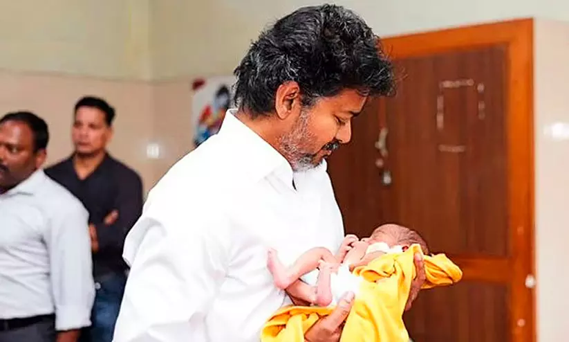 സ്വർണമോതിരം ഇന്നുമുതൽ; തായ് മാമൻ തങ്ക മോതിരം പദ്ധതിക്ക് തുടക്കം; ഉദ്ഘാടനം വിജയ് നിർവഹിക്കും സ്വർണമോതിരം ഇന്നുമുതൽ; തായ് മാമൻ തങ്ക മോതിരം പദ്ധതിക്ക് തുടക്കം; ഉദ്ഘാടനം വിജയ് നിർവഹിക്കും