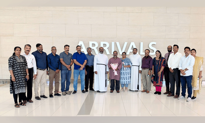ബഹ്റൈനിലെത്തിയ റെൻജി അച്ചനും ടെനി കൊച്ചമ്മക്കും വിമാനത്താവളത്തിൽ സ്വീകരണം നൽകി ബഹ്റൈനിലെത്തിയ റെൻജി അച്ചനും ടെനി കൊച്ചമ്മക്കും വിമാനത്താവളത്തിൽ സ്വീകരണം നൽകി