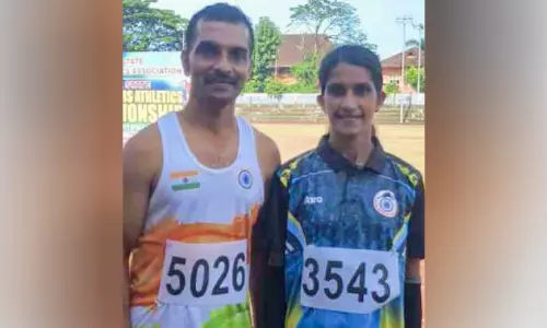 ട്രാക്കിൽ ഹീറോയായി കരിന്തളം ദമ്പതികൾ