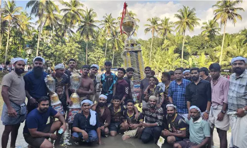 നാടിന്റെ ഉത്സവമായി കാളപൂട്ട് മത്സരം