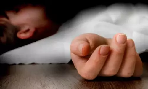 അമ്മയുടെ പേഴ്സിലെ തോക്കെടുത്ത് കളിക്കുന്നതിനിടയിൽ മുഖത്ത് വെടിയേറ്റ് നാല് വയസ്സുകാരന് ദാരുണാന്ത്യം; അമ്മ അറസ്റ്റിൽ അമ്മയുടെ പേഴ്സിലെ തോക്കെടുത്ത് കളിക്കുന്നതിനിടയിൽ മുഖത്ത് വെടിയേറ്റ് നാല് വയസ്സുകാരന് ദാരുണാന്ത്യം; അമ്മ അറസ്റ്റിൽ