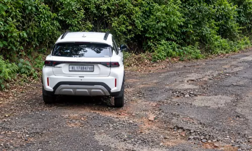 റോഡ് തകർന്നു; ഇടാട്-വാഗമൺ പാതയിൽ ദുരിതയാത്ര