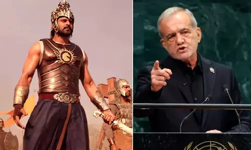 ഞങ്ങൾ ഒരിക്കലും തലകുനിക്കില്ല മുട്ടുകുത്തില്ല; പെസഷ്കിയാന്റെ യു.എൻ പ്രസംഗത്തിന് പിന്നാലെ ബാഹുബലി ദൃശ്യങ്ങൾ പങ്കുവെച്ച് ഇറാൻ കോൺസുലേറ്റ് ഞങ്ങൾ ഒരിക്കലും തലകുനിക്കില്ല മുട്ടുകുത്തില്ല; പെസഷ്കിയാന്റെ യു.എൻ പ്രസംഗത്തിന് പിന്നാലെ ബാഹുബലി ദൃശ്യങ്ങൾ പങ്കുവെച്ച് ഇറാൻ കോൺസുലേറ്റ്