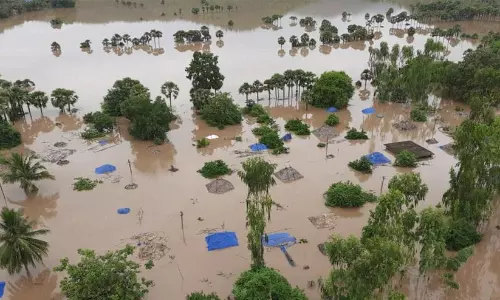 ആന്ധ്രയിൽ വീണ്ടും പ്രളയഭീതി; 17 ആദിവാസി ഊരുകൾ വെള്ളത്തിനടിയിൽ ആന്ധ്രയിൽ വീണ്ടും പ്രളയഭീതി; 17 ആദിവാസി ഊരുകൾ വെള്ളത്തിനടിയിൽ