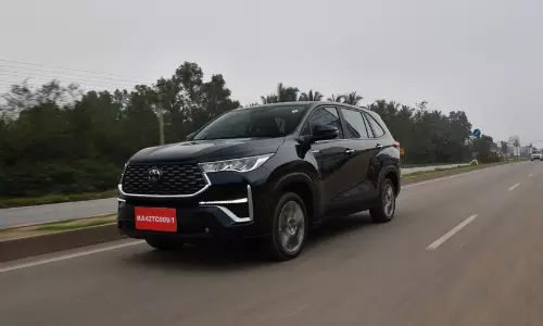 Toyota Innova Hycross