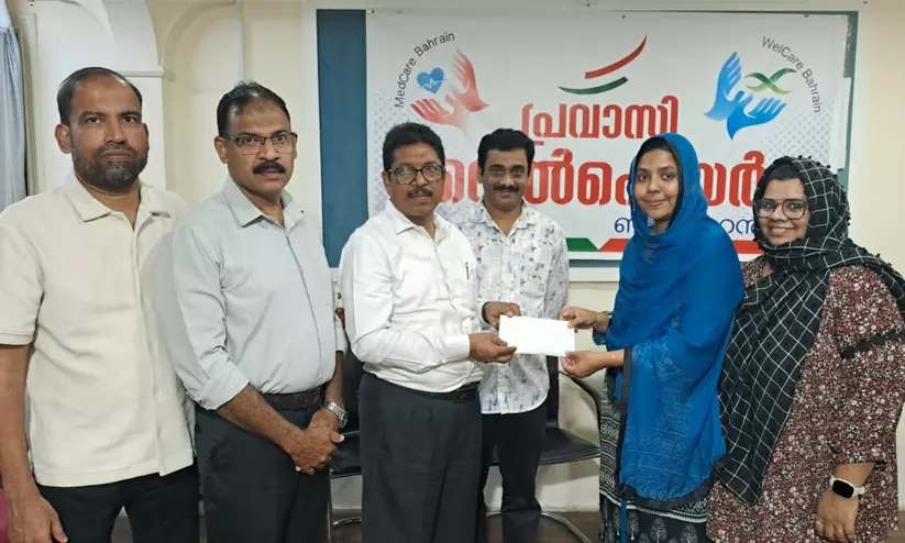 കരുതലിന്റെ കാവലാളായി ബഹ്റൈൻ പ്രവാസി സമൂഹം: അർബുദബാധിതയായ വീട്ടമ്മയെ നാട്ടിലെത്തിച്ചു കരുതലിന്റെ കാവലാളായി ബഹ്റൈൻ പ്രവാസി സമൂഹം: അർബുദബാധിതയായ വീട്ടമ്മയെ നാട്ടിലെത്തിച്ചു