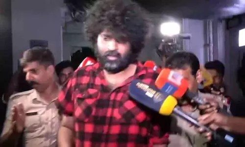 മദ്യപിച്ച് വാഹനമോടിച്ച് ഭീകരാന്തരീക്ഷം സൃഷ്ടിച്ച അശ്വന്ത് കോക്കിനെ അറസ്റ്റ് ചെയ്ത് വിട്ടയച്ചു മദ്യപിച്ച് വാഹനമോടിച്ച് ഭീകരാന്തരീക്ഷം സൃഷ്ടിച്ച അശ്വന്ത് കോക്കിനെ അറസ്റ്റ് ചെയ്ത് വിട്ടയച്ചു