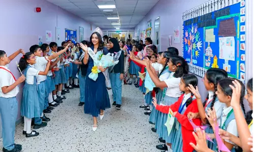 പൊൻകിരീടവുമായി കെസിയയെത്തി; ആദരവുകൾക്ക്​ നടുവിലേക്ക്​