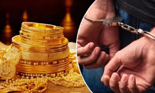 നാട്ടിലേക്ക് കൊണ്ടുപോകാൻ ഏൽപിച്ച സ്വർണം മോഷ്ടിച്ചു;  ബഹ്റൈനിൽ രണ്ട് ഏഷ്യൻ വനിതകൾ അറസ്റ്റിൽ