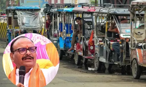 ‘ജോലിക്ക് പിന്നാലെ പോകേണ്ട, നാല് മണിക്കൂർ ഓട്ടോ ഓടിക്കൂ’; യുവാക്കൾക്ക് യു.പി ഉപമുഖ്യമന്ത്രിയുടെ ഉപദേശം ‘ജോലിക്ക് പിന്നാലെ പോകേണ്ട, നാല് മണിക്കൂർ ഓട്ടോ ഓടിക്കൂ’; യുവാക്കൾക്ക് യു.പി ഉപമുഖ്യമന്ത്രിയുടെ ഉപദേശം