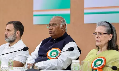 മുന മോദിക്കെതിരെ തിരിച്ച് കോൺഗ്രസ്; രാജി ആവശ്യപ്പെട്ട് തെരുവിലിറങ്ങും മുന മോദിക്കെതിരെ തിരിച്ച് കോൺഗ്രസ്; രാജി ആവശ്യപ്പെട്ട് തെരുവിലിറങ്ങും