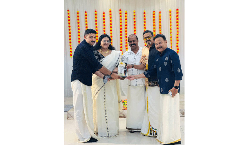 നോവൽ മത്സരത്തിൽ തിളങ്ങിയ ആതിര സേതുവിന് ‘അമല’യുടെ ആദരം നോവൽ മത്സരത്തിൽ തിളങ്ങിയ ആതിര സേതുവിന് ‘അമല’യുടെ ആദരം