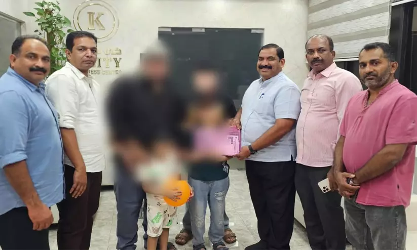 നിയമക്കുരുക്കഴിഞ്ഞ് കണ്ണൂർ സ്വദേശിനിയും 4 മക്കളും ബഹ്റൈനിൽ നിന്ന് നാട്ടിലേക്ക് മടങ്ങി നിയമക്കുരുക്കഴിഞ്ഞ് കണ്ണൂർ സ്വദേശിനിയും 4 മക്കളും ബഹ്റൈനിൽ നിന്ന് നാട്ടിലേക്ക് മടങ്ങി