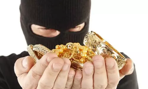 https://www.madhyamam.com/tags/gold-stolen https://www.madhyamam.com/tags/gold-stolen