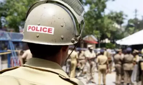 ജാമ്യത്തിലിറങ്ങിയ പ്രതി തട്ടുകട അടിച്ചുതകർത്തു, ഉടമയെ മർദിച്ചു; കേസെടുത്ത് പൊലീസ് ജാമ്യത്തിലിറങ്ങിയ പ്രതി തട്ടുകട അടിച്ചുതകർത്തു, ഉടമയെ മർദിച്ചു; കേസെടുത്ത് പൊലീസ്