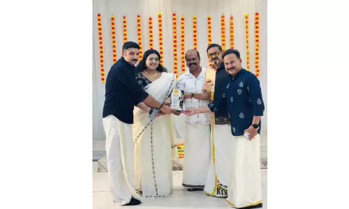 നോ​വ​ൽ മ​ത്സ​ര​ത്തി​ൽ തി​ള​ങ്ങി​യ ആ​തി​ര സേ​തു​വി​ന് ‘അ​മ​ല’​യു​ടെ ആ​ദ​രം
