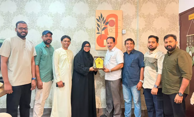 നജ്മ ബീവിക്ക് കെ.എം.സി.സി നാദാപുരം കമ്മിറ്റി സ്വീകരണം നജ്മ ബീവിക്ക് കെ.എം.സി.സി നാദാപുരം കമ്മിറ്റി സ്വീകരണം