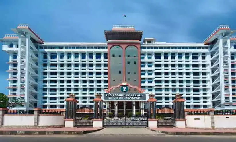 15കാരിയുടെ 30 ആഴ്ച ഗർഭം; മെഡിക്കൽ ഗർഭച്ഛിദ്രത്തിന് ഹൈകോടതി അനുമതി 15കാരിയുടെ 30 ആഴ്ച ഗർഭം; മെഡിക്കൽ ഗർഭച്ഛിദ്രത്തിന് ഹൈകോടതി അനുമതി