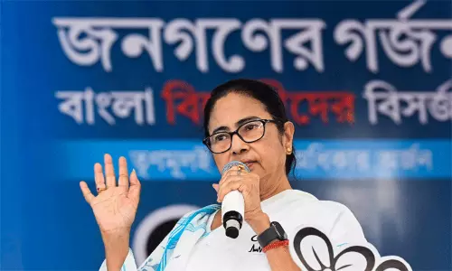 Supreme Court Dismisses Mamata-Led TMC Plea to Unfreeze 4 Bank Accounts; Directs Calcutta HC to Expedite