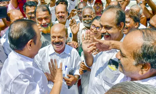 വയോജന സംരക്ഷണം അവകാശമാക്കാൻ നിയമം കൊണ്ടുവരും: മുഖ്യമന്ത്രി വയോജന സംരക്ഷണം അവകാശമാക്കാൻ നിയമം കൊണ്ടുവരും: മുഖ്യമന്ത്രി