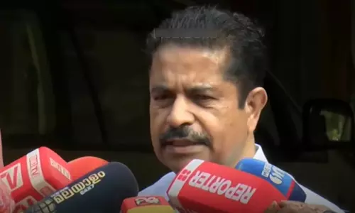 വിമർശന ചേരിയിൽ ഞാൻ ഒറ്റക്ക്, മുഖ്യമന്ത്രിയോട് ചോദിക്കേണ്ടത് അദ്ദേഹത്തോടു തന്നെ ചോദിക്കണം -അടൂർ പ്രകാശ്