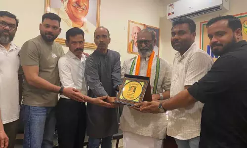 എ.വി. രവീന്ദ്രന് ഇൻകാസ് ഖത്തർ ആദരം എ.വി. രവീന്ദ്രന് ഇൻകാസ് ഖത്തർ ആദരം