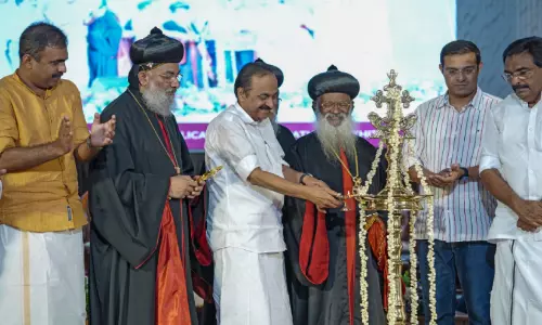 വി​ദ്യാ​ഭ്യാ​സം കാ​ല​ത്തി​ന​നു​സ​രി​ച്ച് മാ​റ​ണം -മു​ഖ്യ​മ​ന്ത്രി